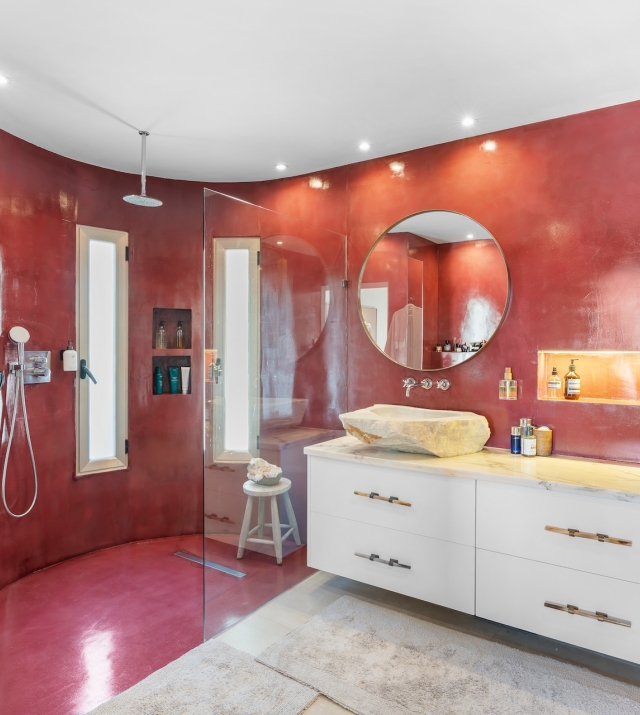 Resa Estates Paco for sale te koop finca paddel Ibiza bathroo red.jpg
